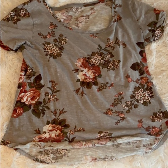 Floral top - Picture 1 of 3